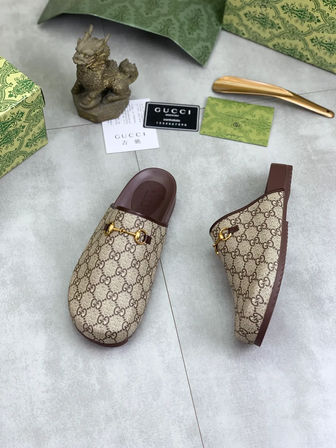 Men's shoes💰P340 💰[New model] Gucci half-drag business leather shoes hot selection (Gucci) official website latest Gucci half-drag business leather shoes, hot style 💥The version is simple and elegant, exclusive for trendy men. Unique official website latest brand original double G Embossed elements 👑 Original Gucci decoration, fashionable and elegant, original calfskin fabric ✅ Fully imported first-layer cowhide lining, wear-resistant, rubber business outsole specified on the official website, actual shot of the classic model at the counter 🎬 Size: 35-44 5⃣️colors available